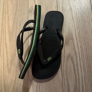BRAND NEW Havaianas Black Sandals with Green and Yellow Stripes